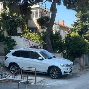 https://central-moon-apartment-no-1.splithotels.org