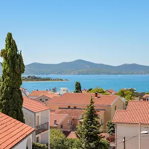 https://villa-val.hotelinzadar.com